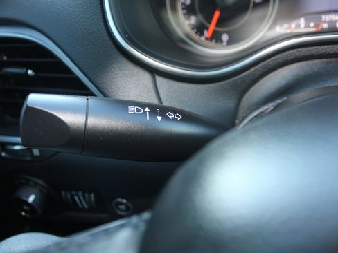 Used 2019 Jeep Cherokee Limited w/ Luxury Group image 15