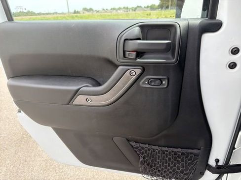 Used 2018 Jeep Wrangler Sport AWD/4WD image 30