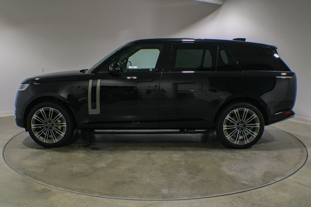 Certified 2025 Land Rover Range Rover Long Wheelbase SE AWD/4WD image 2
