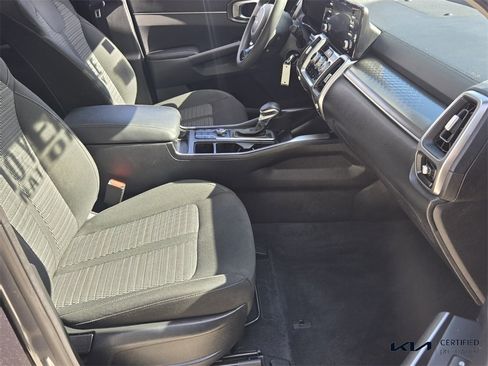 Used 2022 Kia Sorento LX image 17