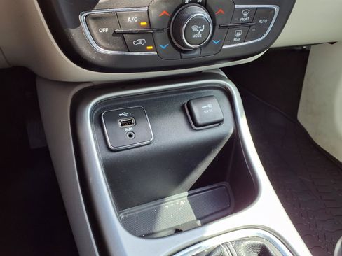 Used 2021 Jeep Compass Latitude w/ Sun and Sound Group FWD image 7