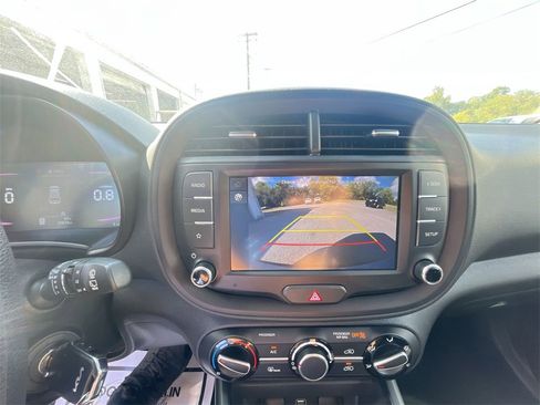 Used 2024 Kia Soul LX w/ Option Group 015 image 17