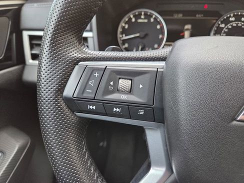Used 2025 Mitsubishi Outlander SE AWD/4WD image 37