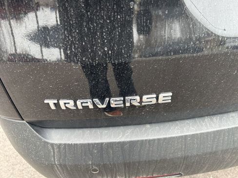 Used 2023 Chevrolet Traverse LT image 9