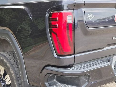 Used 2024 GMC Sierra 2500 Denali w/ Denali Reserve Package AWD/4WD image 8