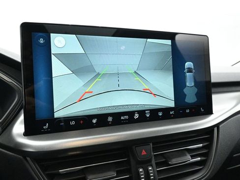 New 2025 Ford Escape SE image 15