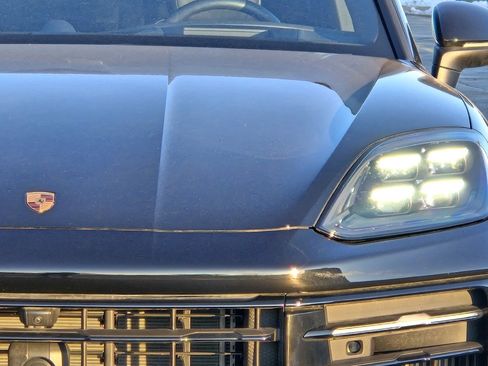 Used 2025 Porsche Cayenne Coupe image 11