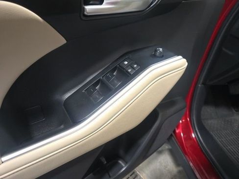 Used 2023 Toyota Highlander XLE image 17