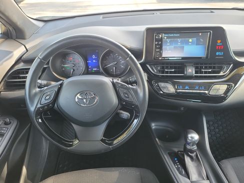 Used 2018 Toyota C-HR XLE FWD image 18
