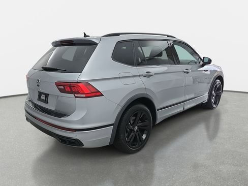 Certified 2023 Volkswagen Tiguan SE R-Line image 3