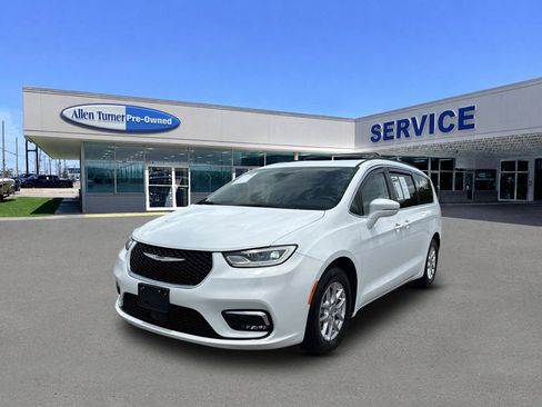 Used 2022 Chrysler Pacifica Touring-L FWD image 4