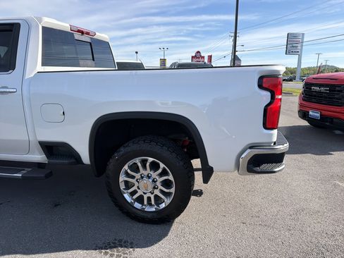 Used 2024 Chevrolet Silverado 2500 LTZ w/ LTZ Convenience Package AWD/4WD image 9