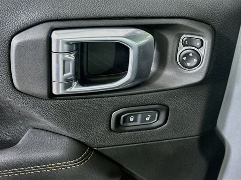 Used 2023 Jeep Wrangler Unlimited Sahara AWD/4WD image 15