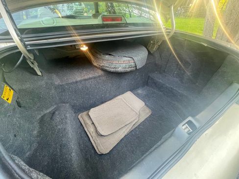 Used 2000 Ford Crown Victoria LX RWD image 9