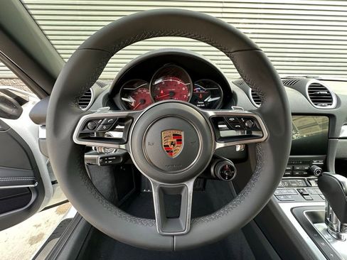 Used 2025 Porsche 718 Boxster image 16