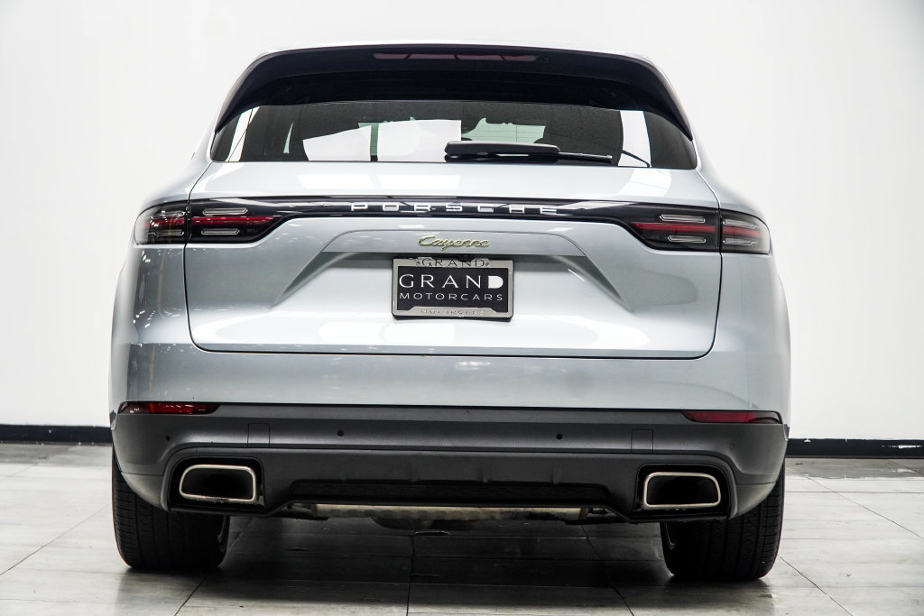 Used 2023 Porsche Cayenne w/ Premium Package AWD/4WD image 17