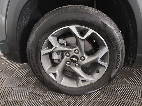 Certified 2025 Chevrolet Trax LT FWD image 32