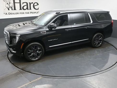 Used 2025 GMC Yukon XL Denali w/ Denali Reserve Package AWD/4WD image 46