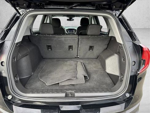 Used 2024 GMC Terrain SLE image 9