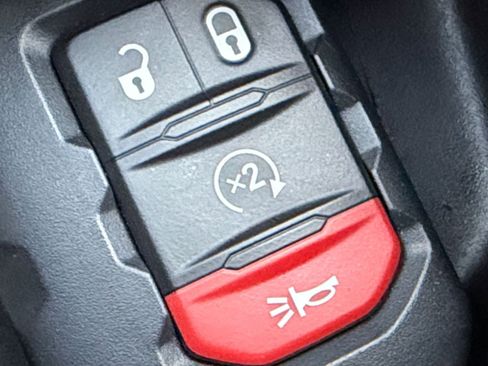 Used 2025 Jeep Wrangler Unlimited Sahara AWD/4WD image 24