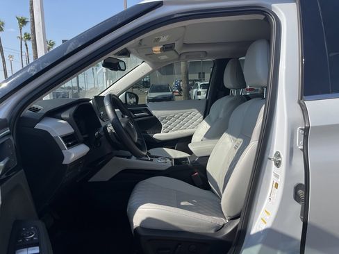 Used 2023 Mitsubishi Outlander SEL image 13