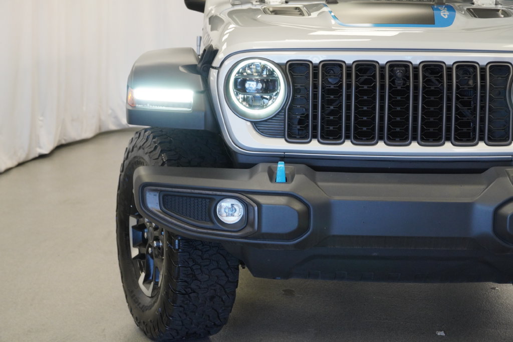 Used 2024 Jeep Wrangler Unlimited Rubicon 4xe w/ Technology Group AWD/4WD image 10