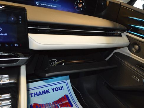 Used 2024 Lincoln Nautilus Reserve w/ Equipment Group 202A image 21