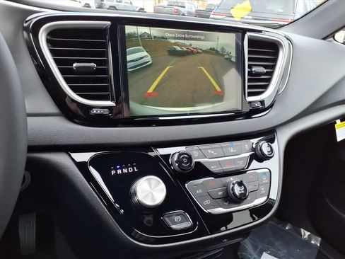 New 2026 Chrysler Voyager LX FWD image 21