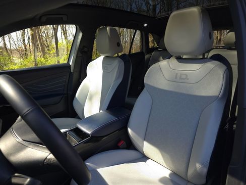 Used 2024 Volkswagen ID.4 S image 12