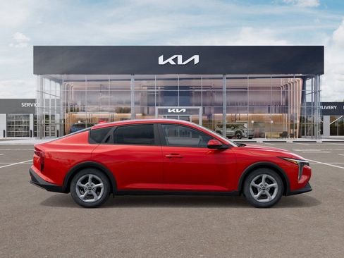 New 2025 Kia K4 LXS image 8