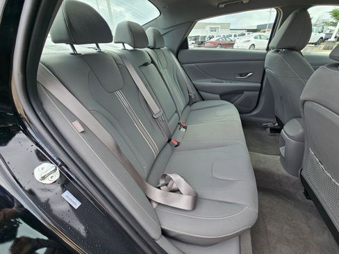 Used 2025 Hyundai Elantra SEL image 32