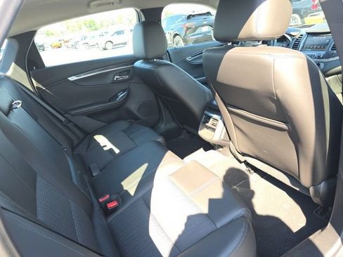 Used 2016 Chevrolet Impala LT w/ Convenience Package FWD image 9