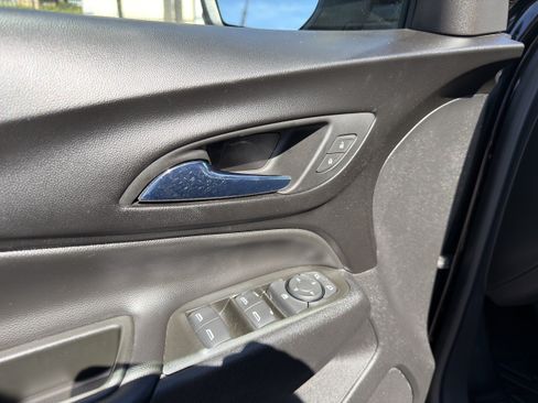 Used 2022 Chevrolet Equinox LT w/ LPO, Cargo Package FWD image 26