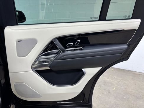 Used 2023 Land Rover Range Rover Long Wheelbase SE image 45