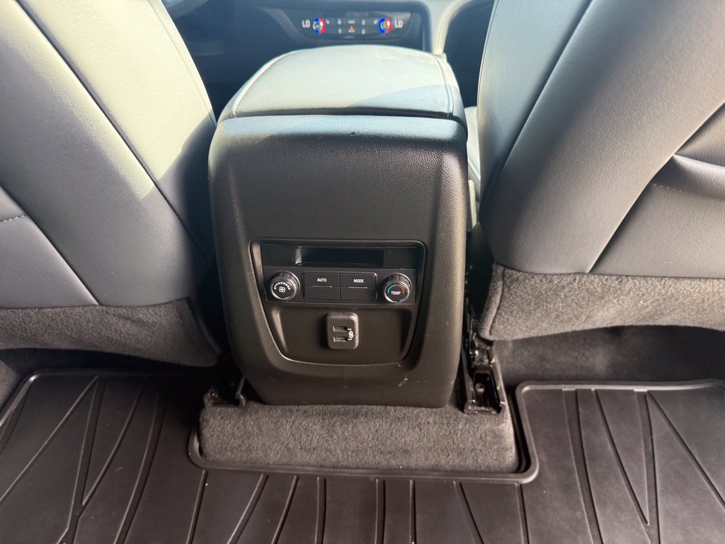Used 2024 Buick Enclave Essence AWD/4WD image 18