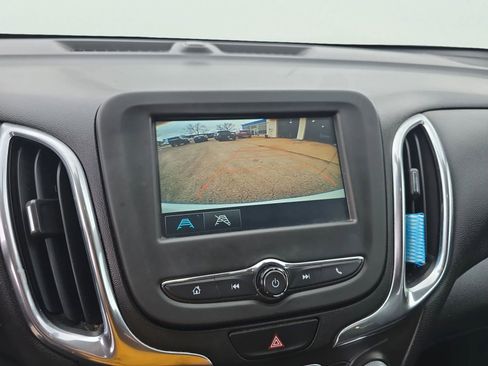 Used 2018 Chevrolet Equinox LT FWD image 9