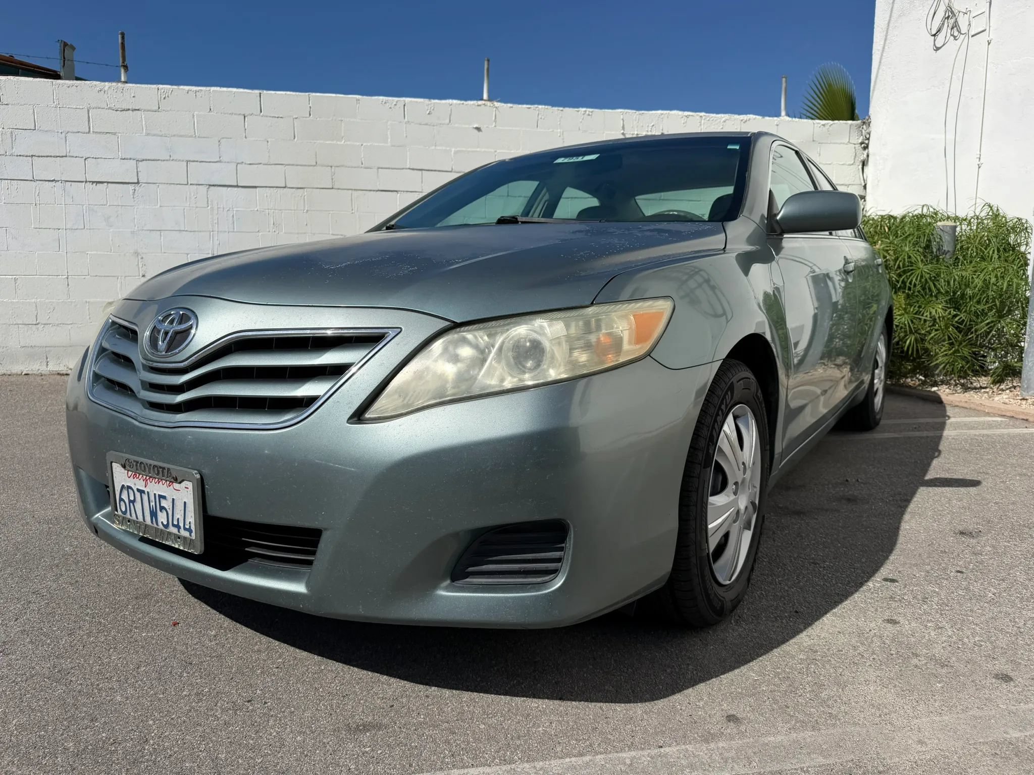 Used 2011 Toyota Camry LE FWD image 2