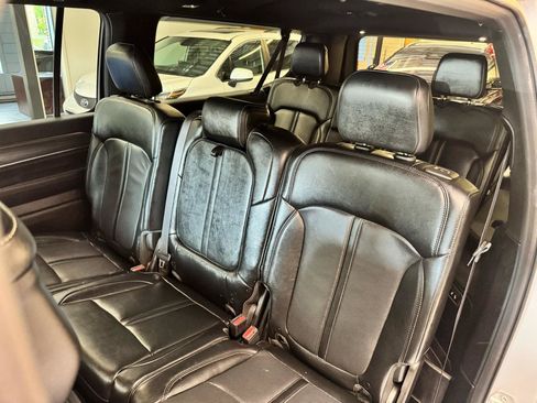 Used 2024 Jeep Wagoneer L Series II w/ Flexible Seating Group RWD image 23