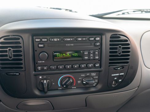 Used 2004 Ford F150 Lightning RWD image 17