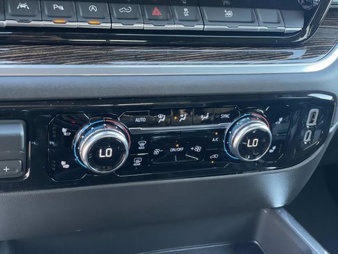 New 2026 GMC Sierra 1500 Elevation image 16