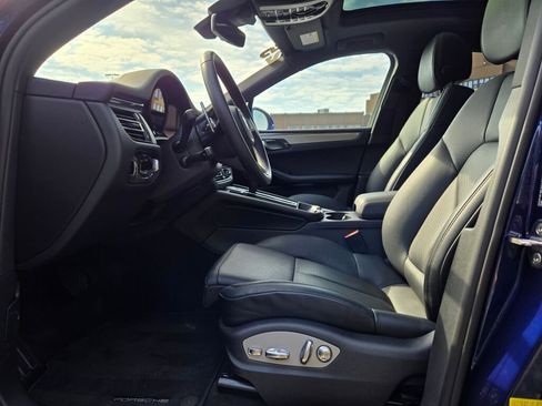 Certified 2025 Porsche Macan image 19