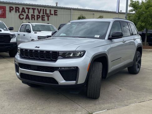 New 2026 Jeep Grand Cherokee Limited w/ Limited Altitude Package RWD image 33