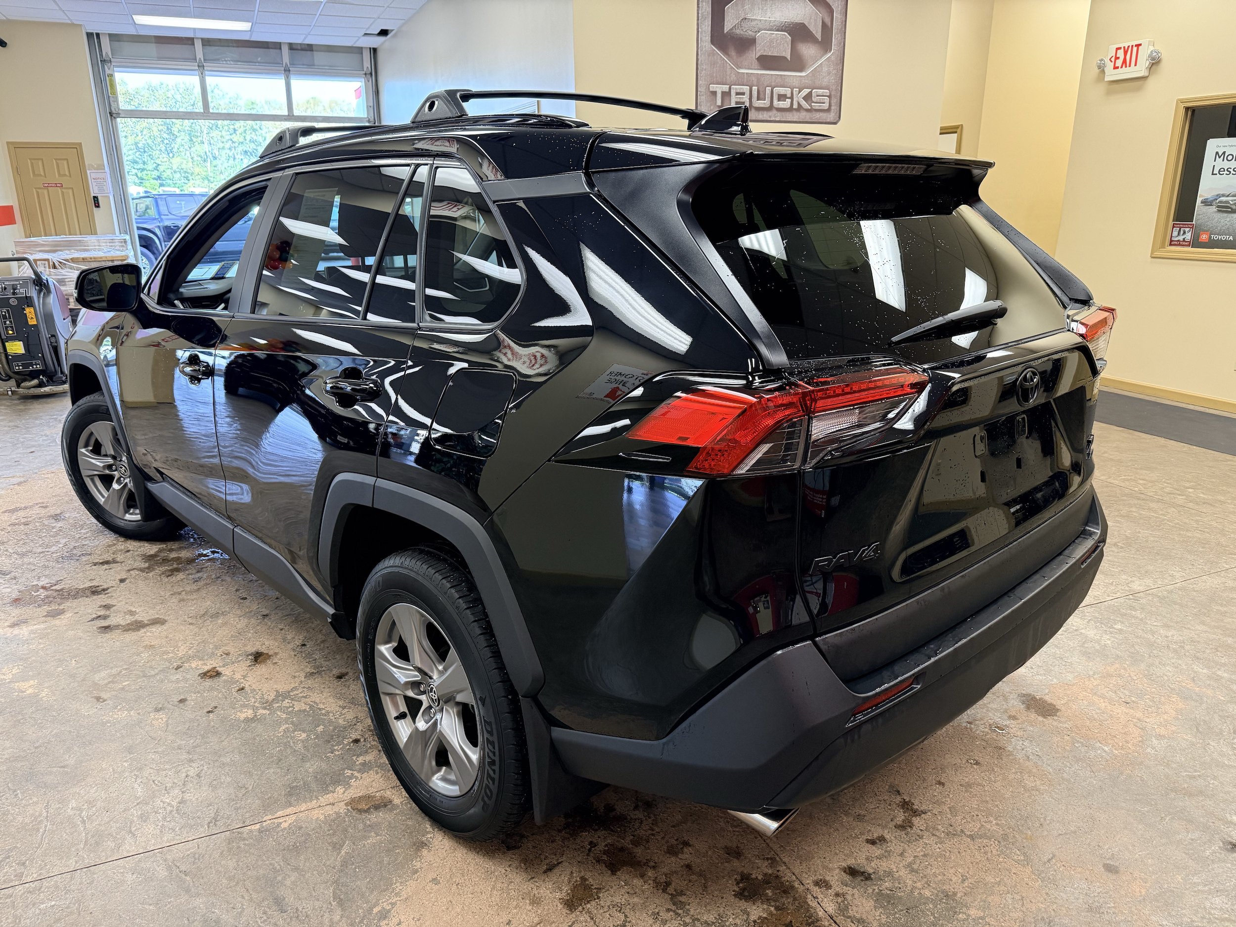 Used 2024 Toyota RAV4 XLE w/ Convenience Package AWD/4WD image 8