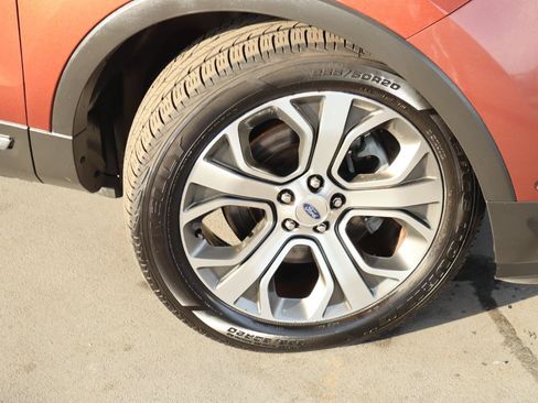Used 2018 Ford Explorer Platinum AWD/4WD image 3