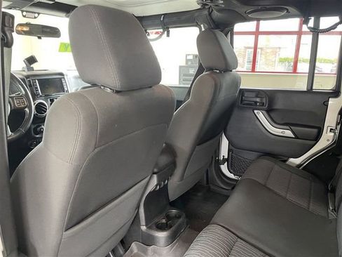Used 2012 Jeep Wrangler Unlimited Sahara w/ Dual Top Group AWD/4WD image 26