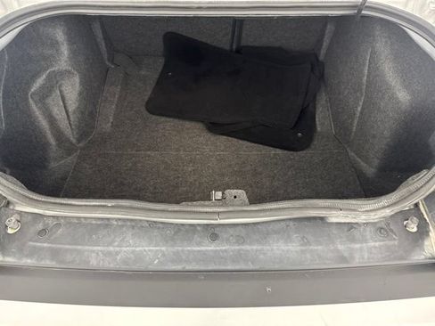 Used 2022 Dodge Challenger SXT RWD image 31