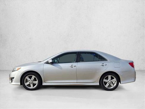 Used 2012 Toyota Camry SE image 7