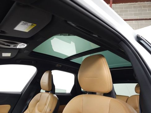 Used 2018 Volvo XC60 T6 Inscription w/ Luxury Seat Package AWD/4WD image 18