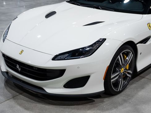 Used 2019 Ferrari Portofino image 18