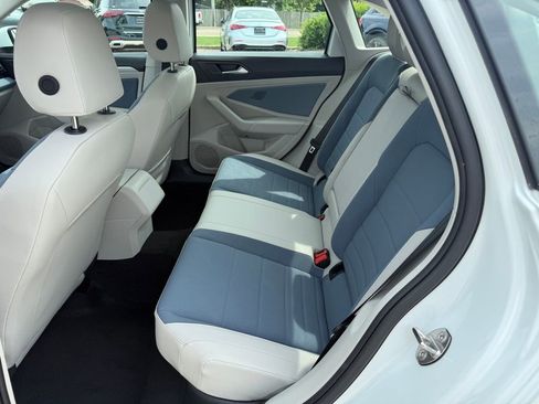 Used 2025 Volkswagen Jetta SE w/ Sunroof Package image 15